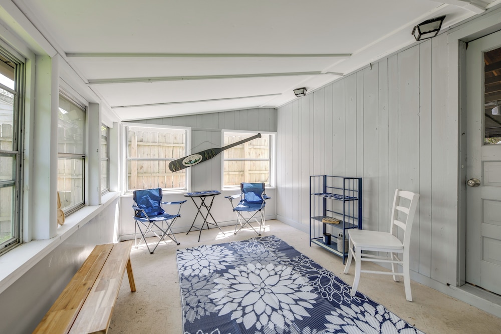 1 Mi to Lake Erie: Family-friendly Angola Home!
