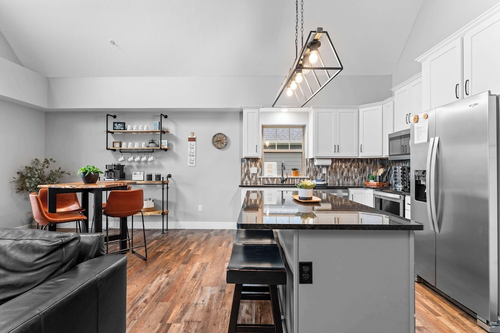 Green Wood Getaway for 18