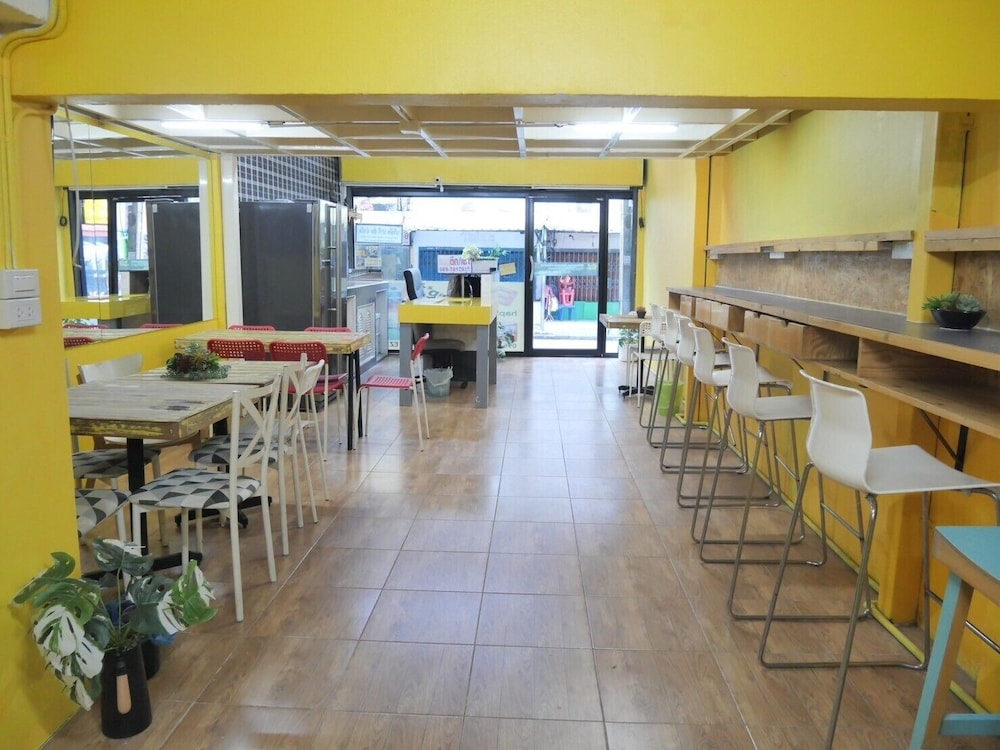 EZ Sleep at Ratchada 19 - Image 1