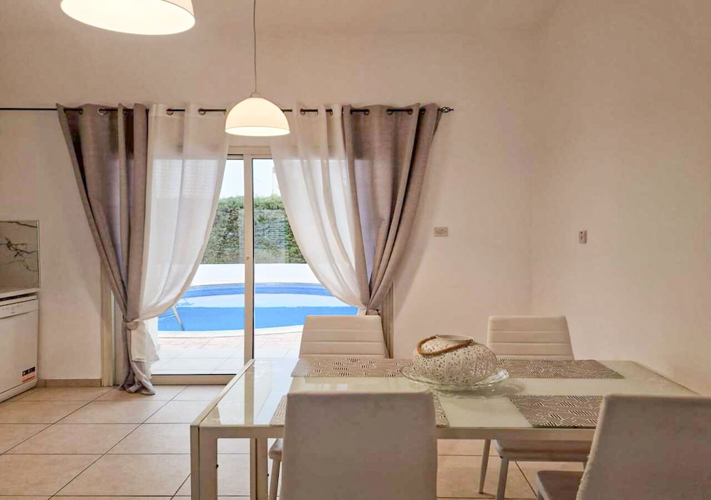 Sunshine Apartment in Pafos