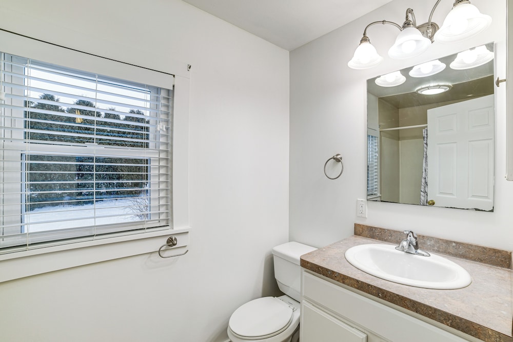 Near Hiking & Skiing: Cozy Home in Cortland!