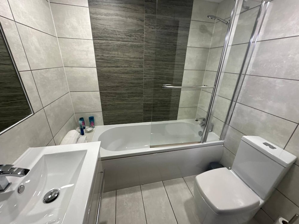 Elegant 1BR Gem Near NEC & Resorts World