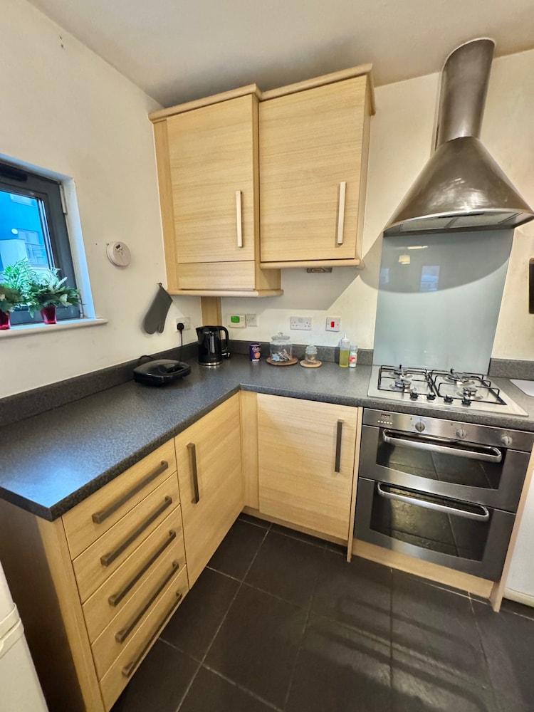 Sea Breeze Retreat in Swansea