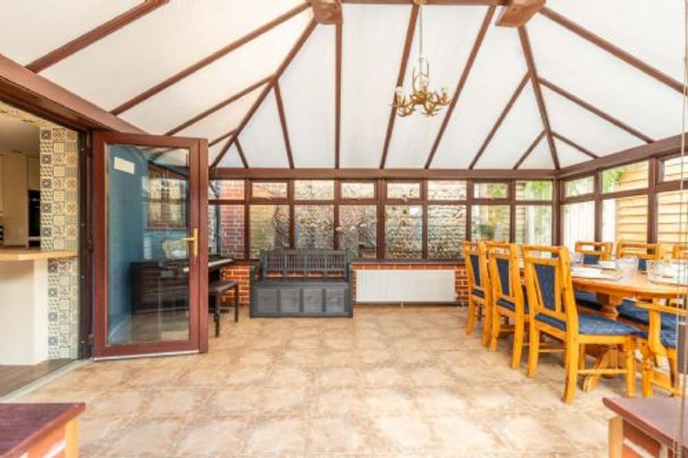 Host Stay Honeysuckle Cottage