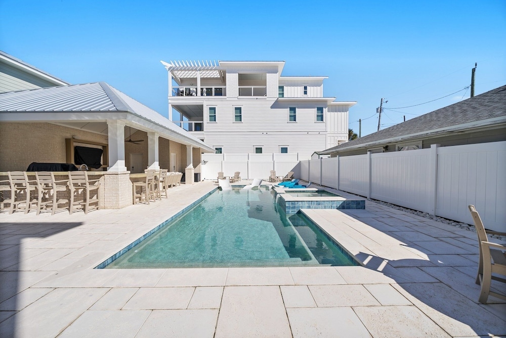 Pink Tequila Sunrise 7 Bedroom Home