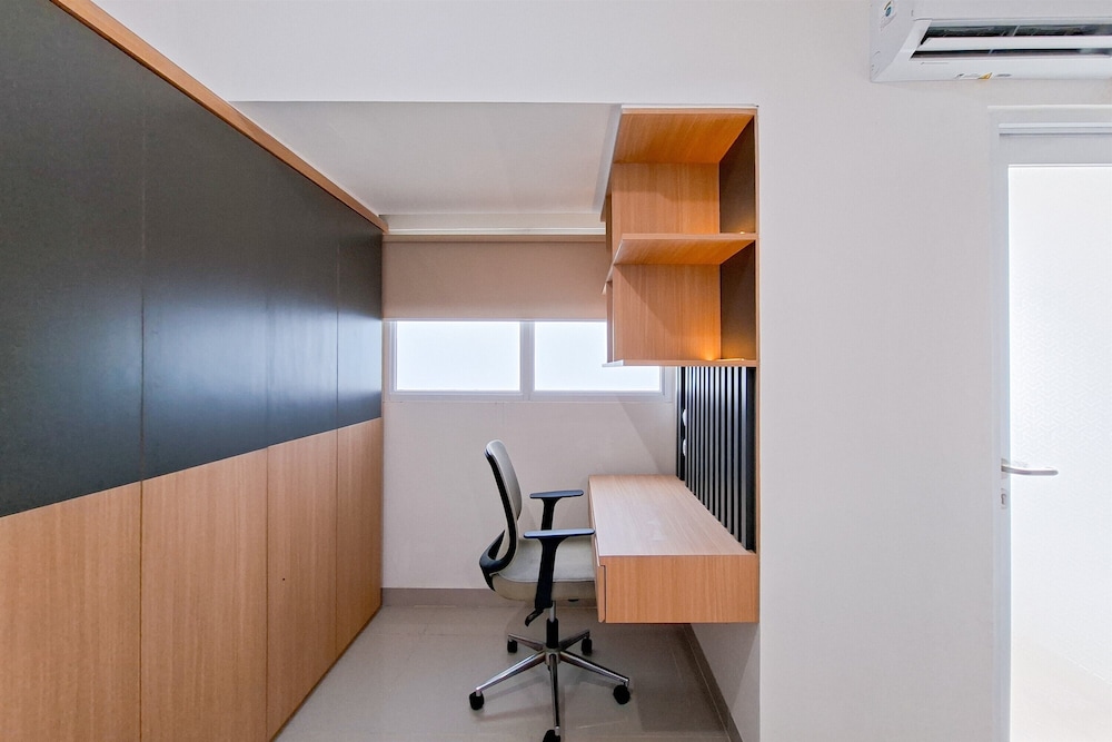 Studio Near Krl Station At Cisauk Point Apartment