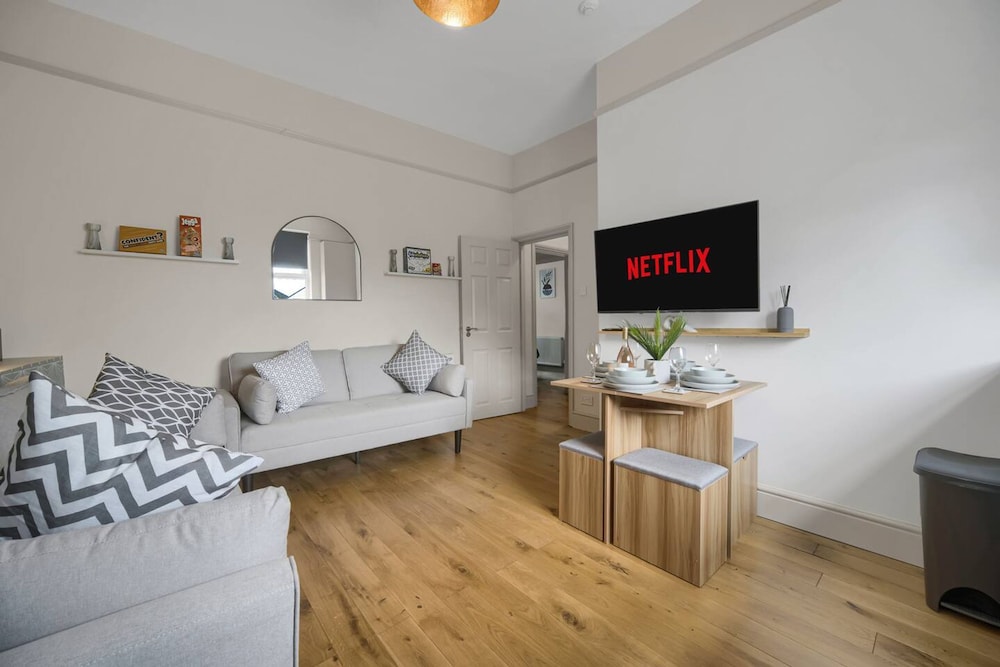 Free Parking Fast Wifi 2 Min to Cardiff City