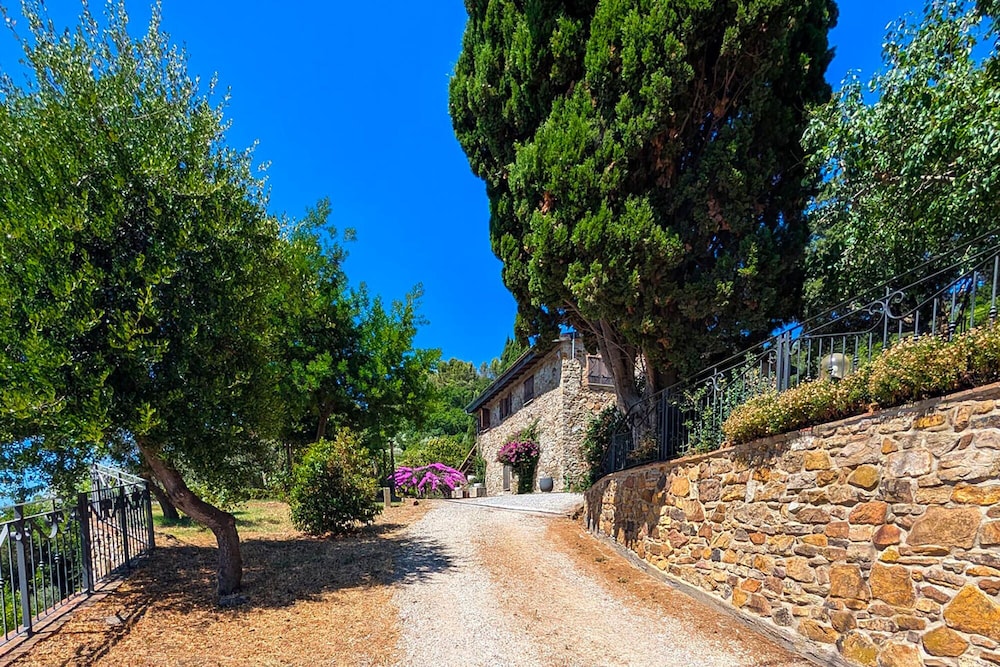 Villa Poggio al Coniglio a Suvereto con Piscina