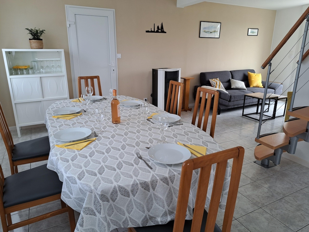 Comfortable Holiday Home Near the Beach