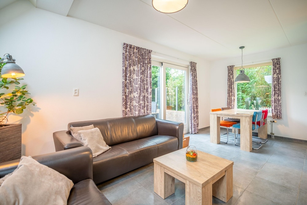 Tastefully and Modernly Furnished 5-person Bungalow
