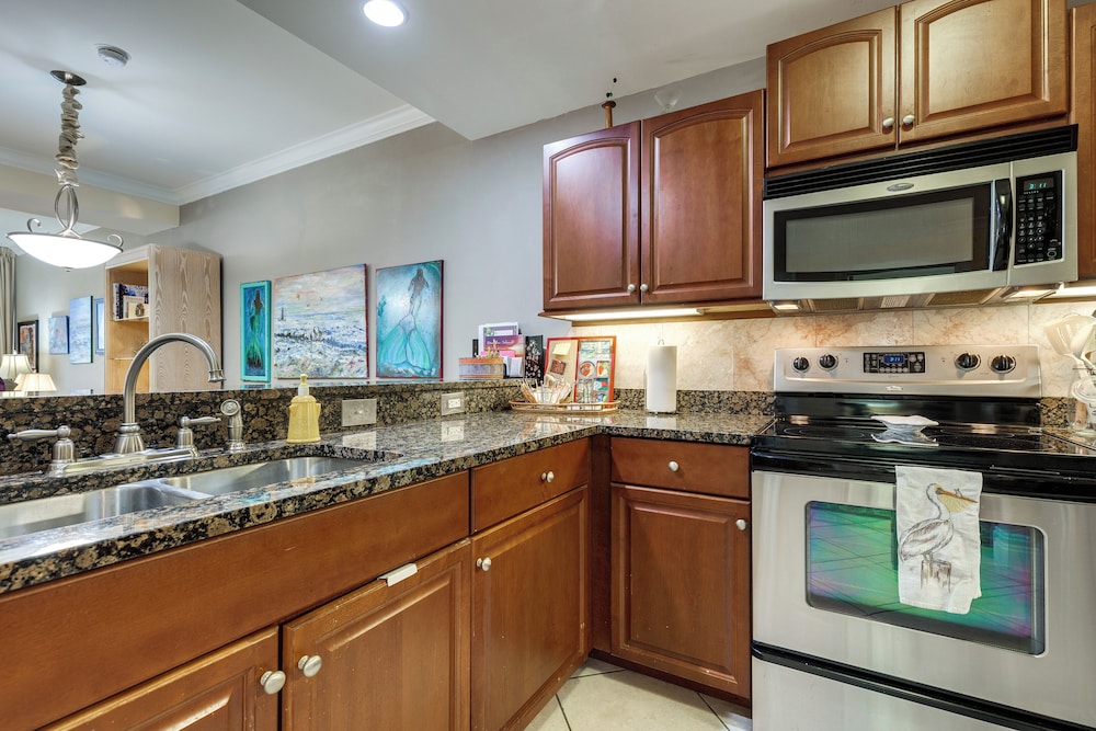 Mardi Gras Boho Chic Condo on the Gulf!