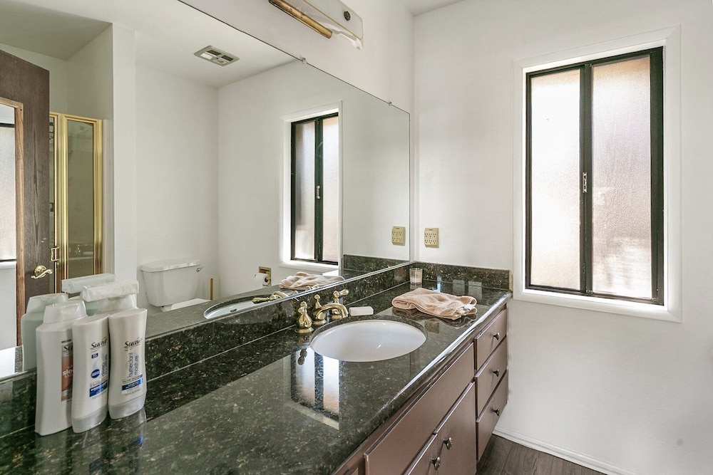 Lakeside Comfort 3 Bedroom Condo