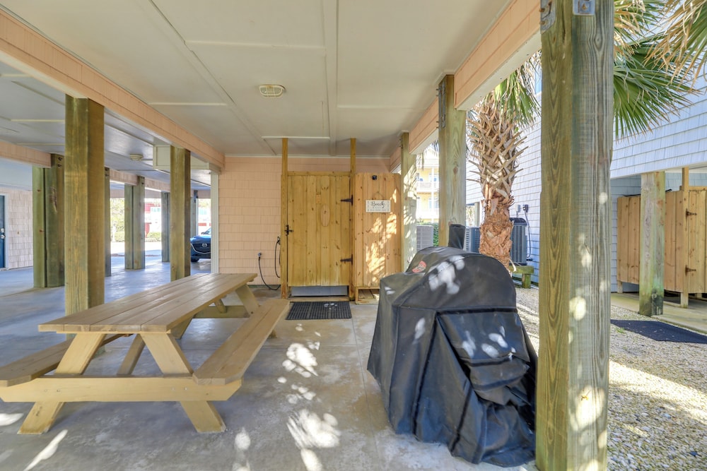 2 Blocks to Shore: Atlantic Beach Home w/ Views!