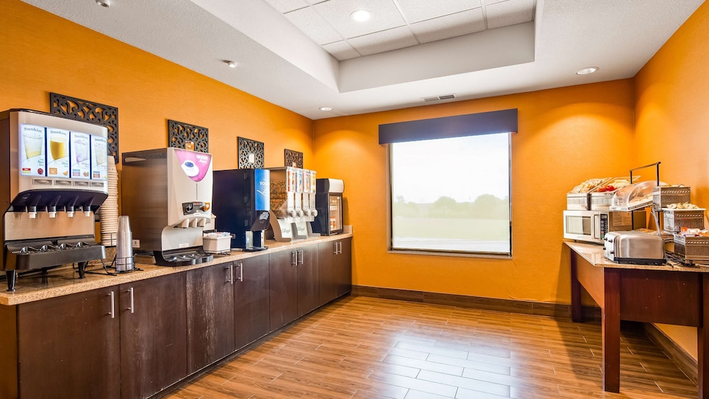 Best Western Plus Hiawatha Hotel