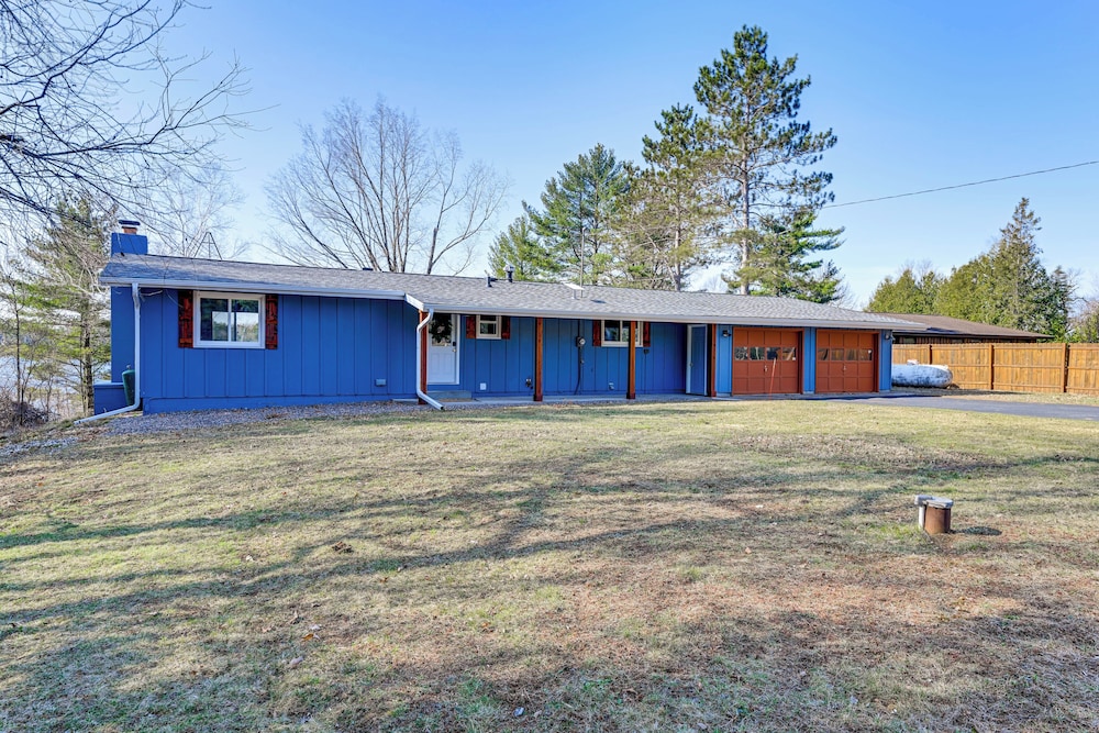 Family-friendly Lakefront Retreat in Tomahawk!