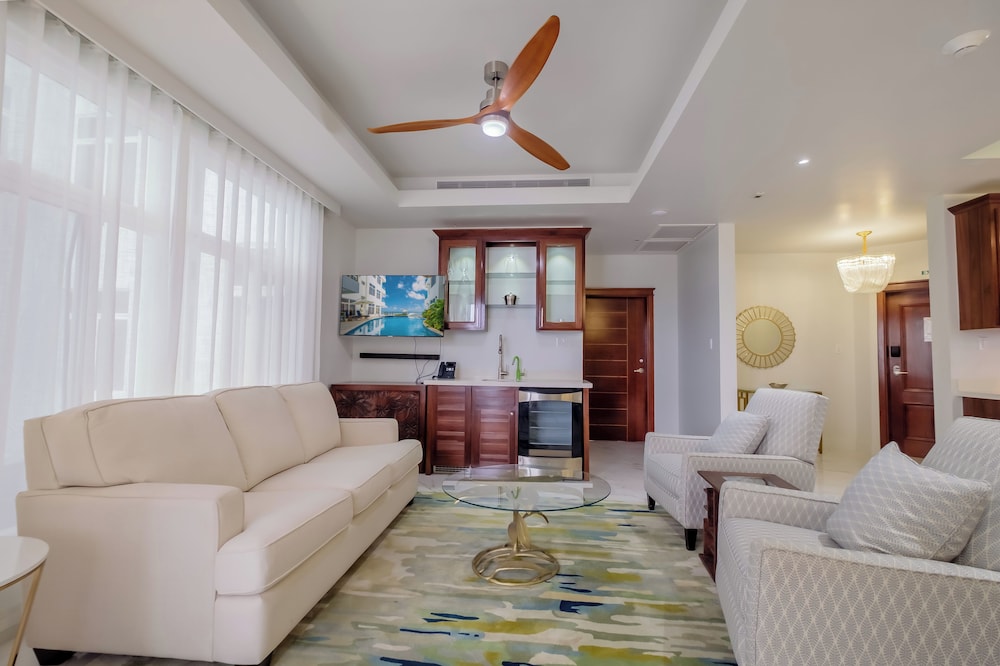Royal Kahal Beach Resort
