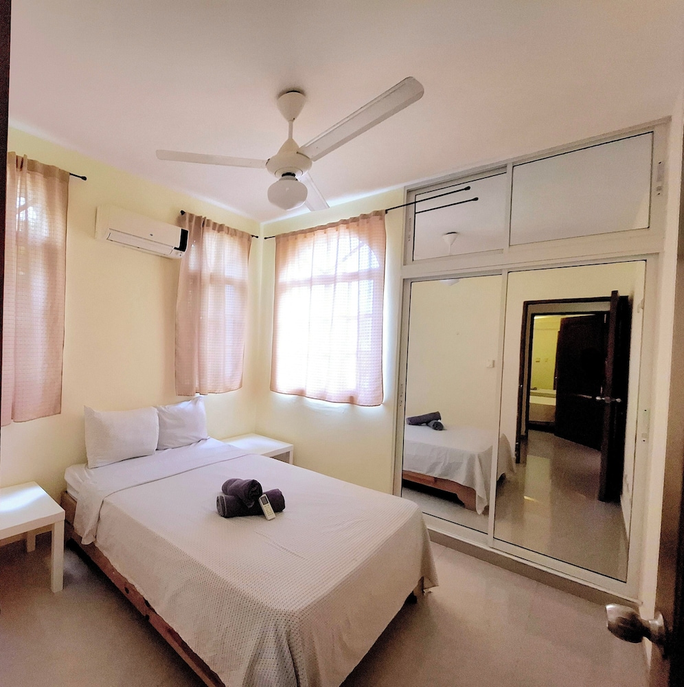 2-bedroom Beach Apartment With Pool Costambar