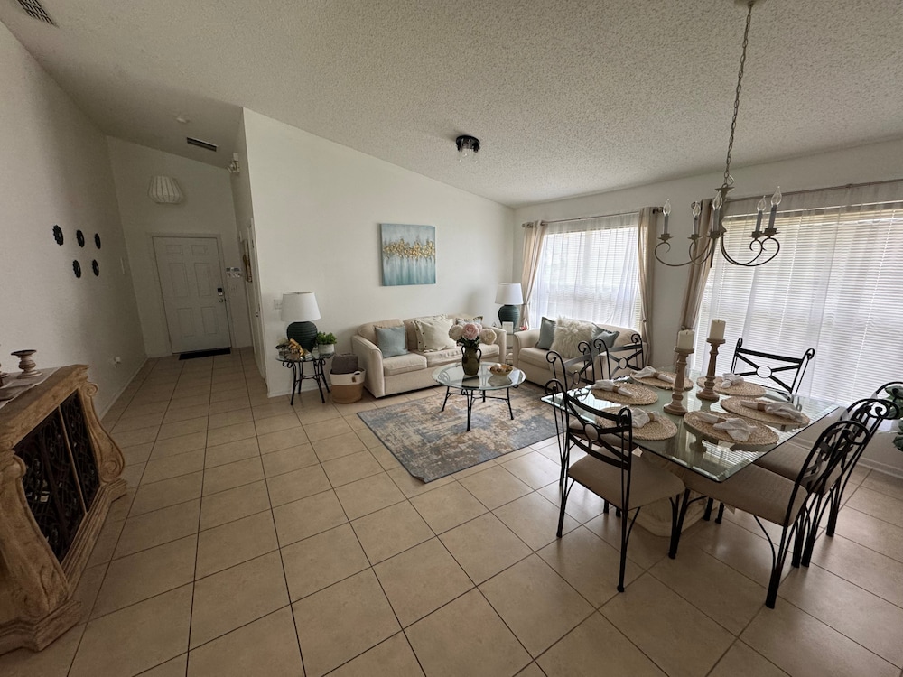 4 Bedroom, 3 Bath Hampton Lakes Home With Private Pool - Near Disney!