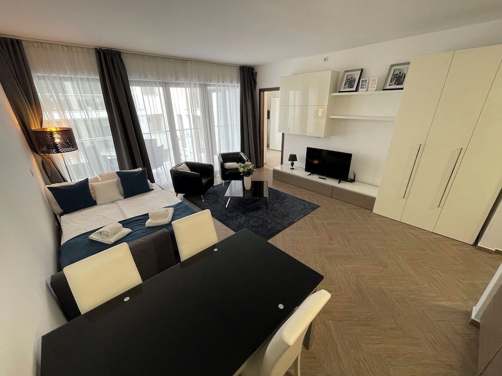 Smart Carrara Apartments