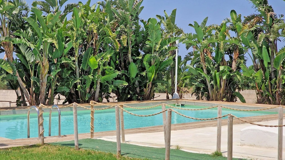 Villa With Swimming Pool Sleeps 8 Three Bedrooms
