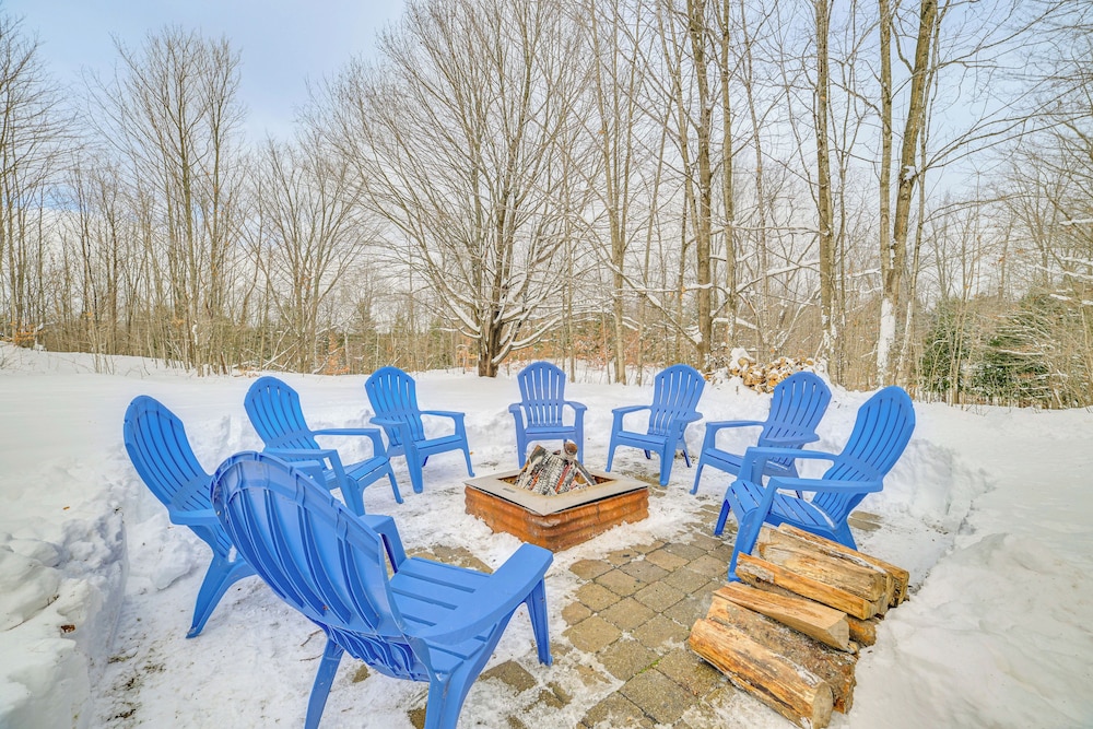 22 Mi to Boyne Mountain: Home w/ Fire Pit!