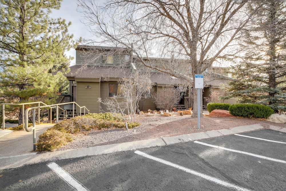 Cozy Flagstaff Condo in Country Club Community!