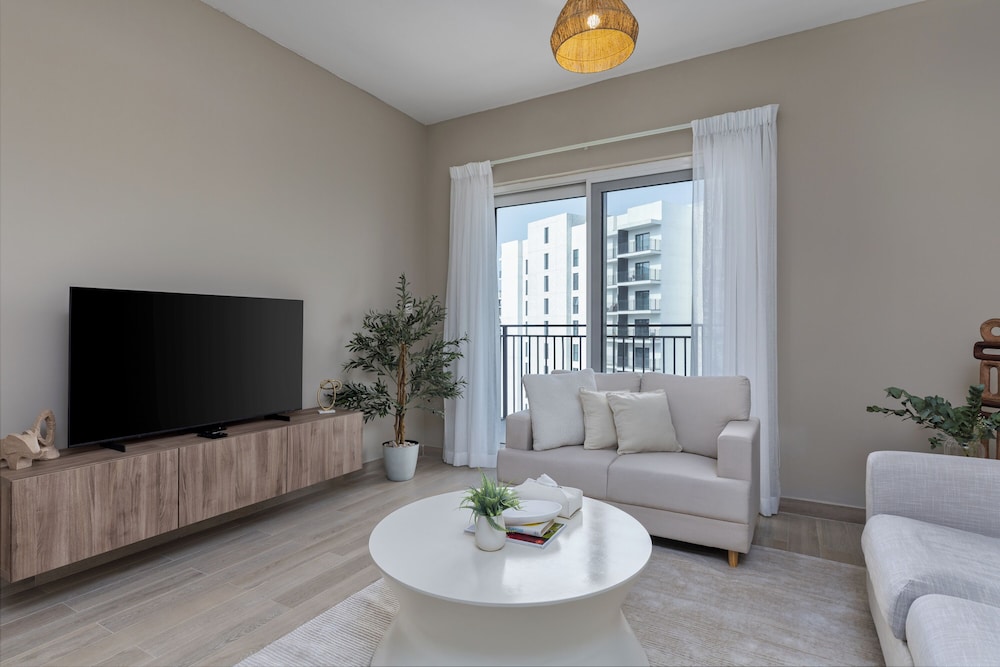 Maison Privee - Modern Hideaway w/ Canal Views on Yas Island