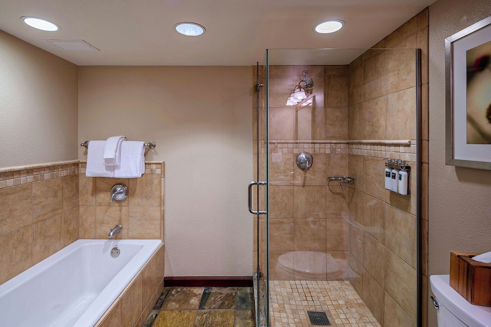 2BR Condo w/ Pool Access, Hot Tub, & ski In/out