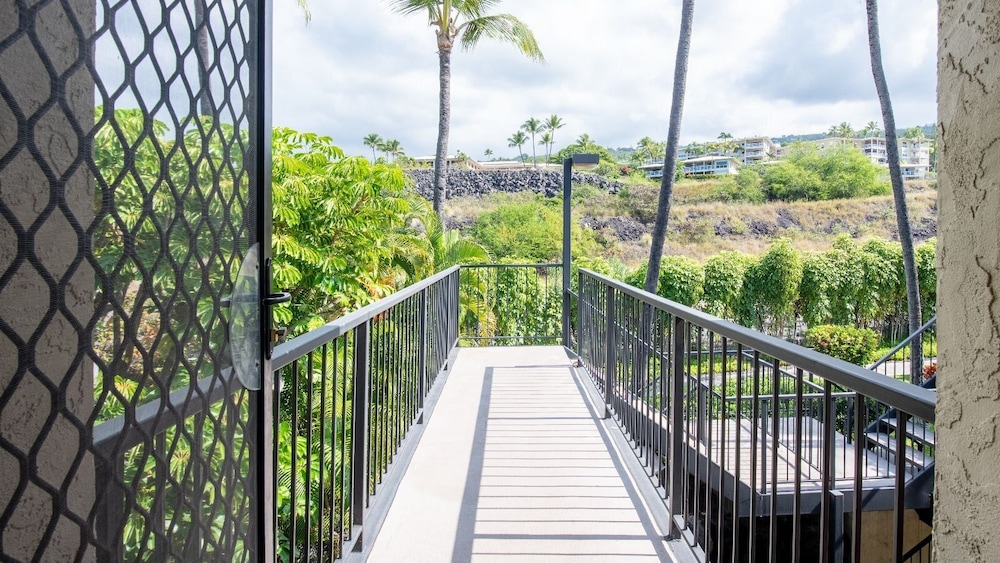 Upgraded 2BD Plus Loft - Amazing Golf & Ocean Views - In-unit AC - Vrkcv