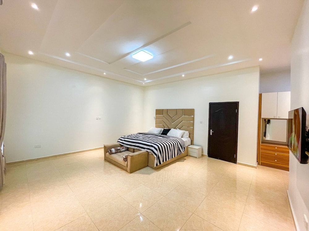 4 Bedroom Luxury Entire Apartment With Wifi view 4
