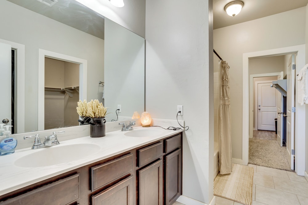 Golf, Swim, Relax: Oklahoma Ranchland Retreat