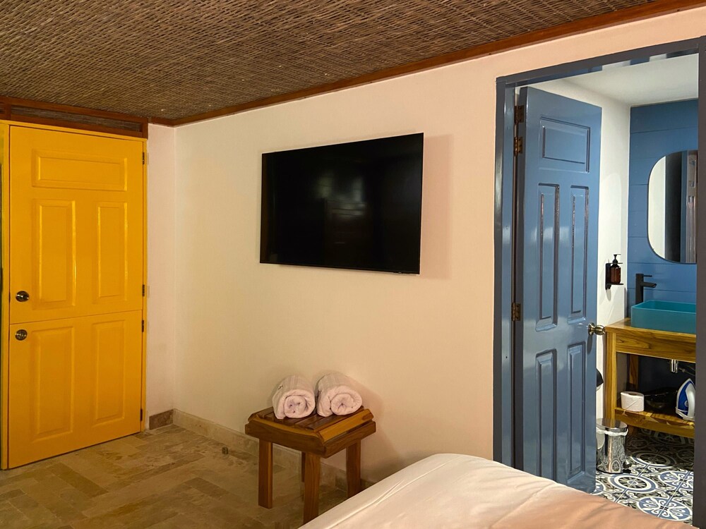 w Luxury House w Sleek Terrace in Cartagena