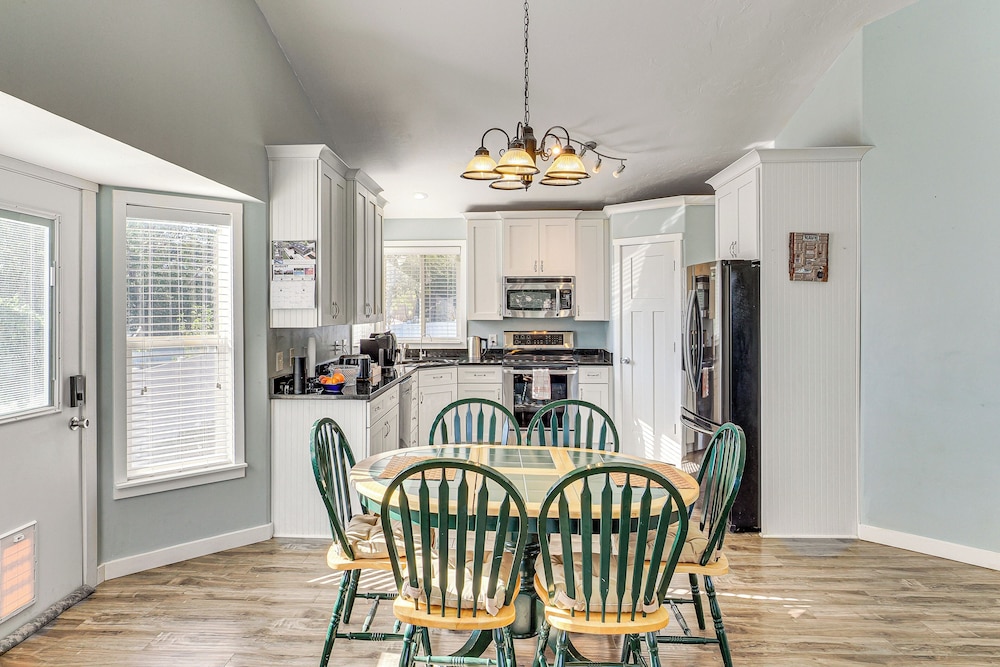 Family Home w/ Fenced Yard Between Provo & Slc!