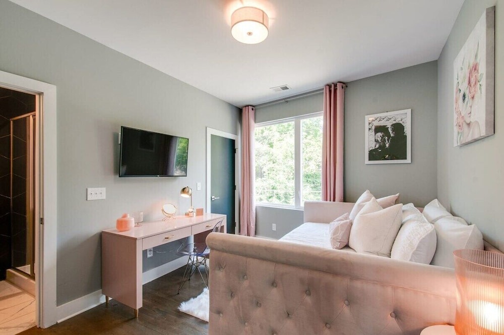 King Queen 2 Homes - 24 Beds City Views