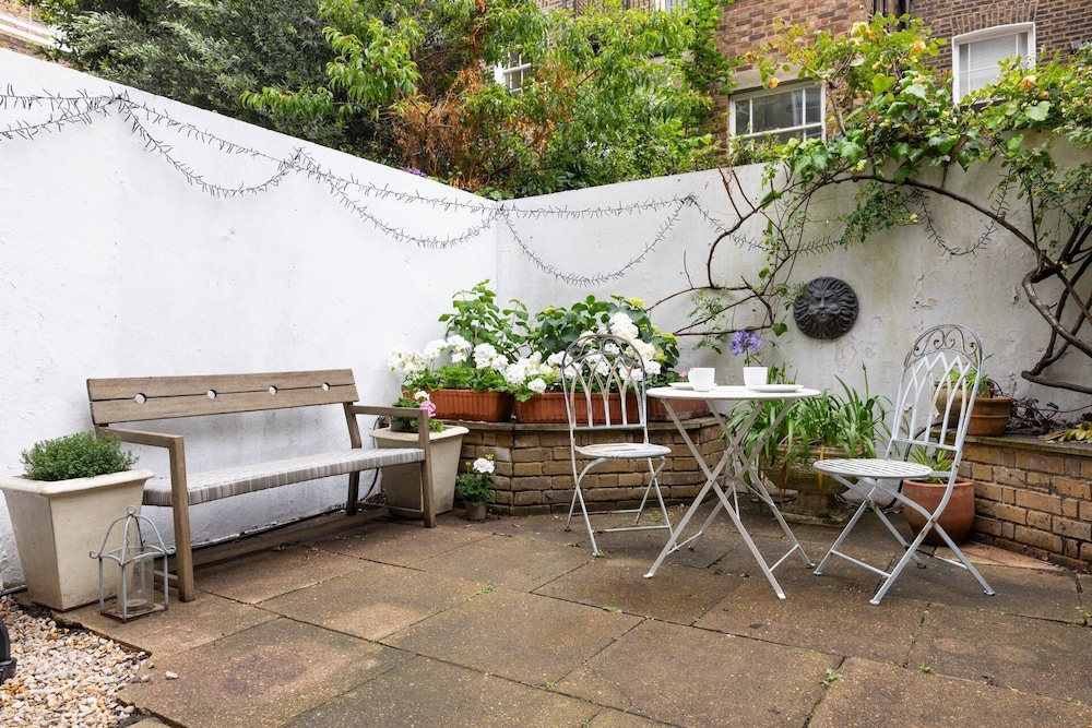 Alderney Street V by Onefinestay