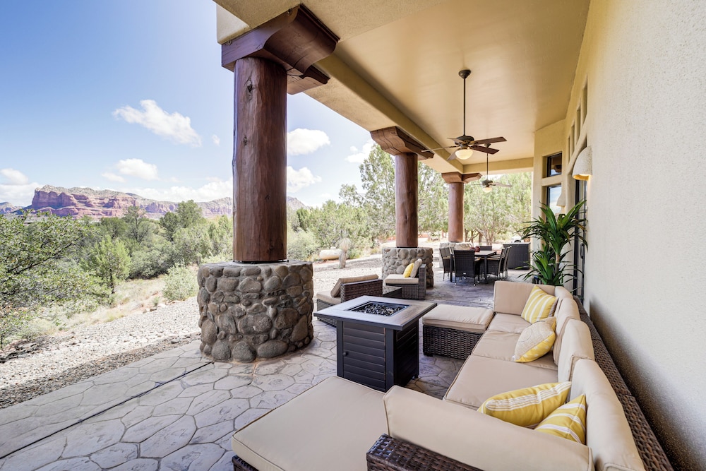 Hot Tub & Red Rock Views: Secluded Sedona Escape!