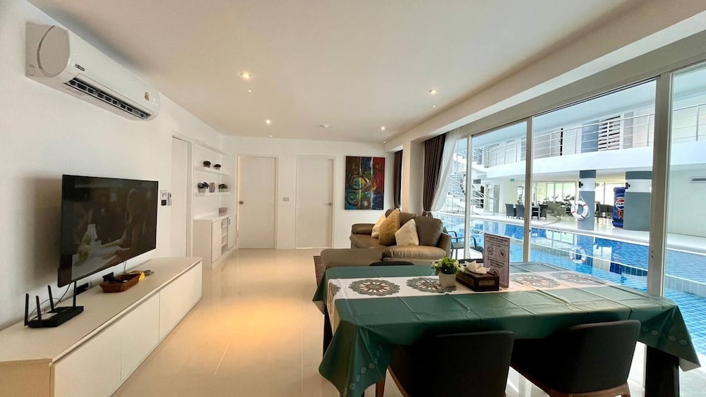 B12 - 2 Bedroom Condo With Pool Access, Karon Beach