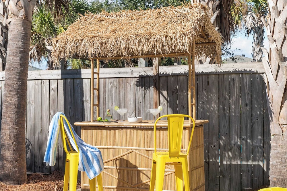 Sleeps 18! Private Pool, Hot Tub, Near Beach Miramar Dream House by Avantstay
