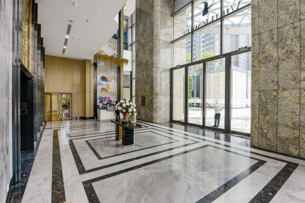 DongDong Skyview APT in Landmark81 Tower