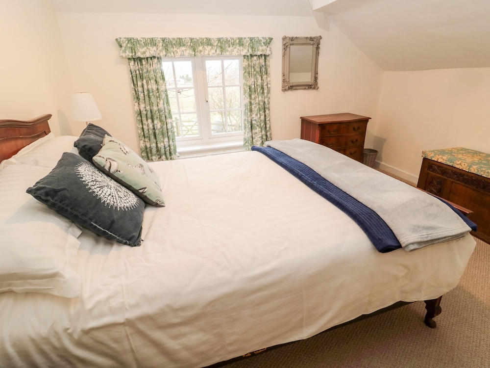 2 Redeswood Cottages view 3