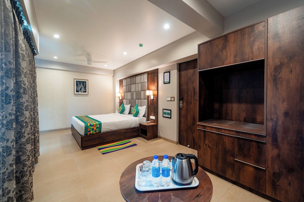 Treebo Premium Nova Candolim with Pool and spa