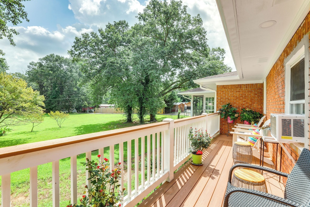 Charming Studio ~ 5 Mi to Stone Mountain Park