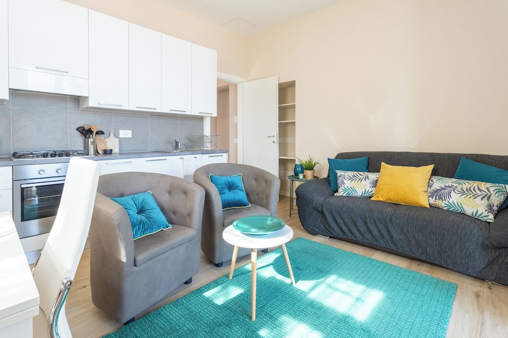 Lakeview Apartments by Rent all Como