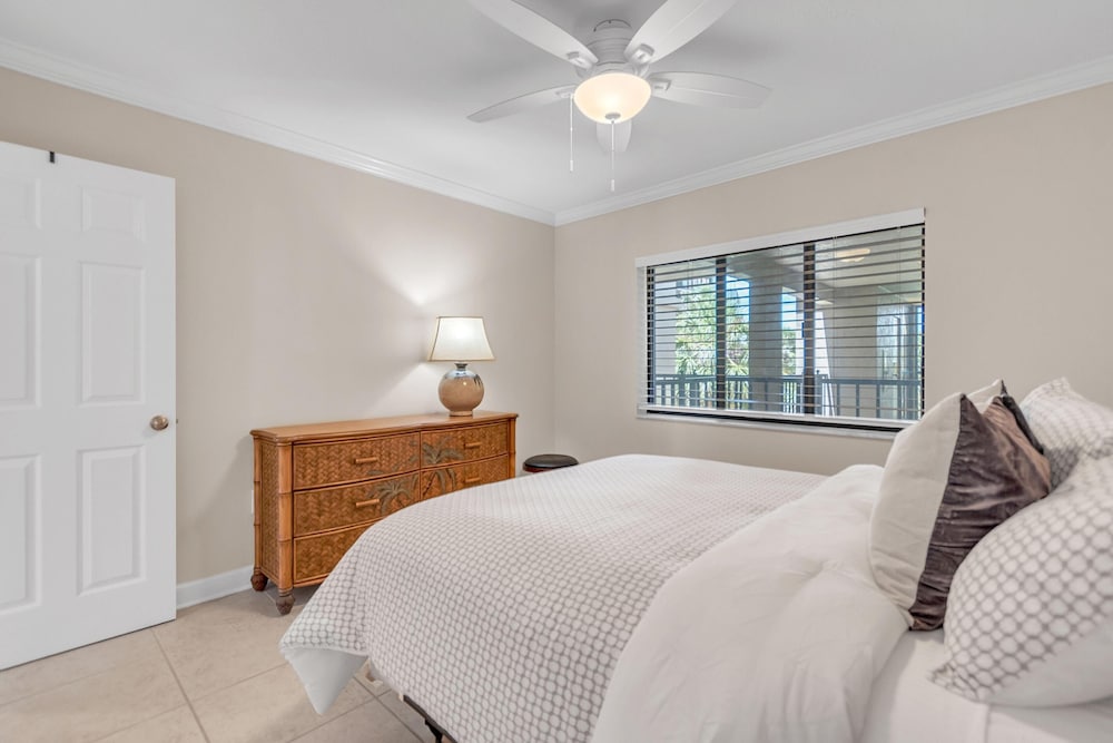 Land's End 11-306 Beach Front - Premier