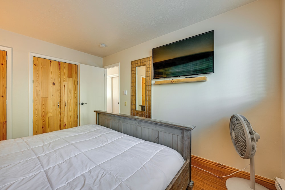 Walk to Giant Steps: Mtn Retreat w/ Hot Tub Access
