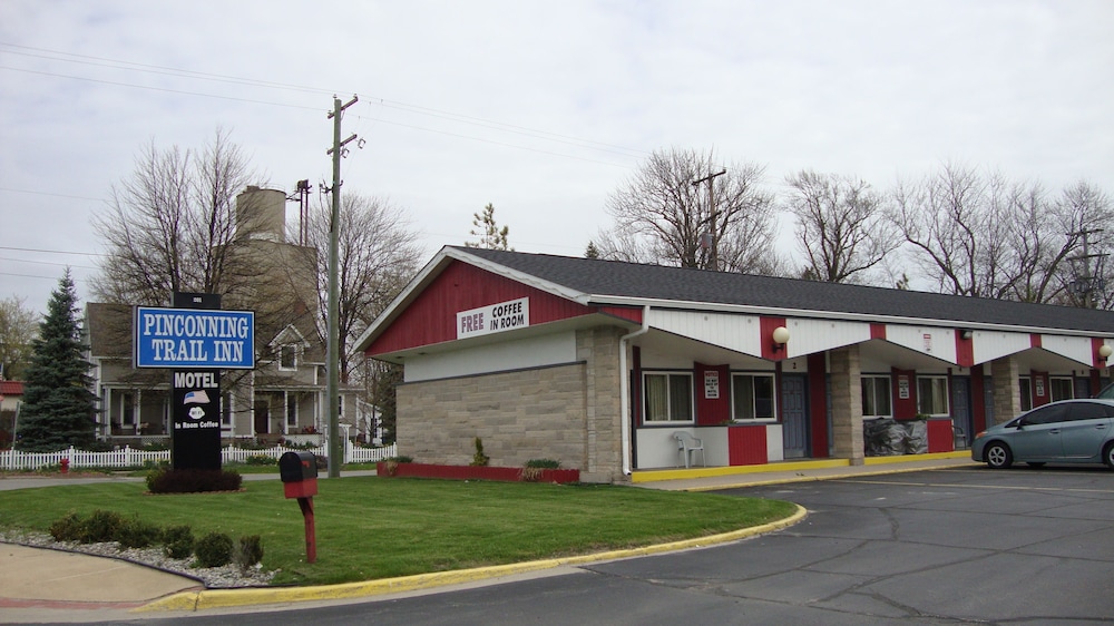 Pinconning Trail Inn Motel