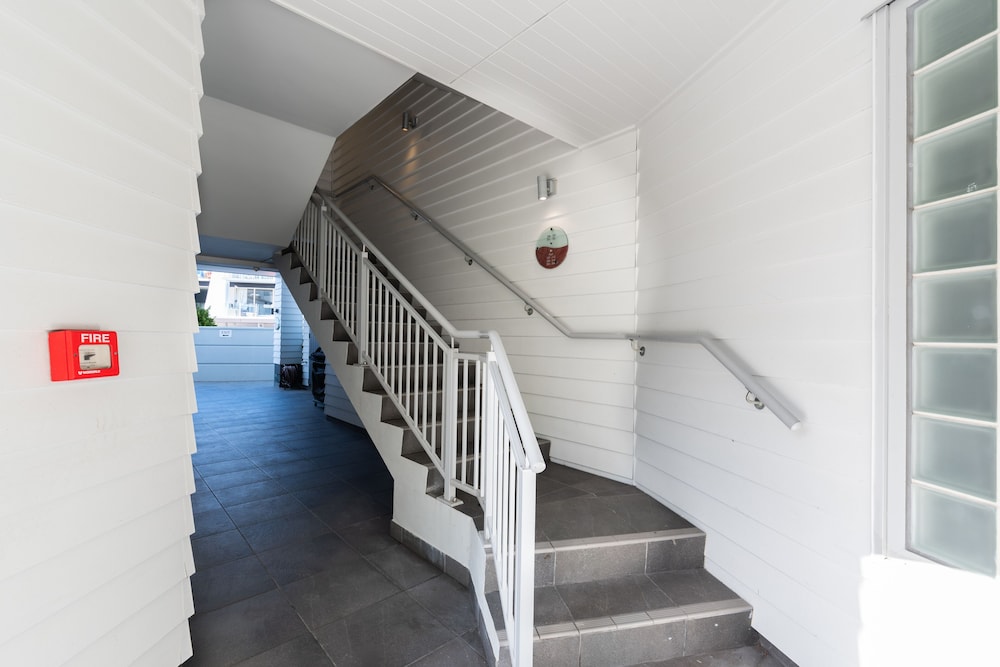 Paihia 2 Bedroom Apartment with Pool view 4