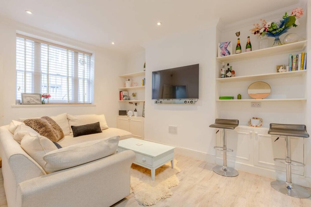 Stylish 1 Bedroom Apartment in Pimlico With Lovely Garden
