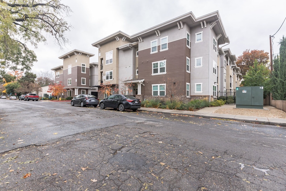 Modern Apartment With Upgraded Amenities Near CSU