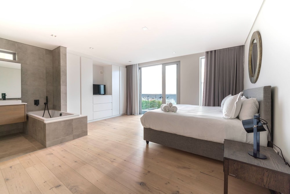 Deluxe Luxury 2 Bedroom Apartment, Seapoint